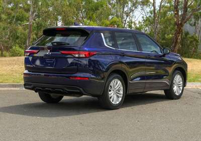 2023 Mitsubishi Outlander ES