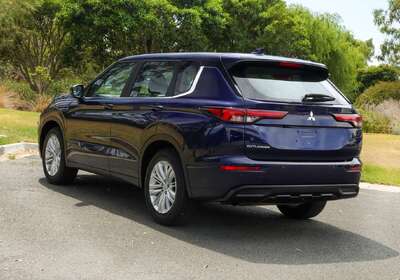 2023 Mitsubishi Outlander ES