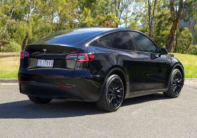 2022 Tesla Model Y Rear-Wheel Drive