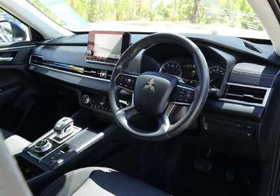 2024 Mitsubishi Outlander ES