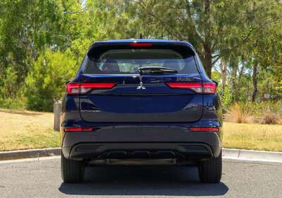 2024 Mitsubishi Outlander ES