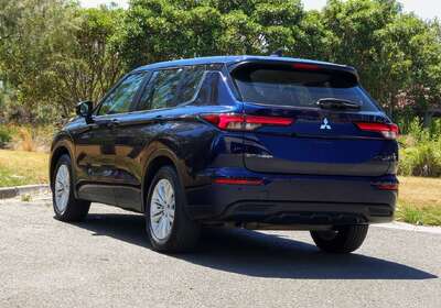 2024 Mitsubishi Outlander ES
