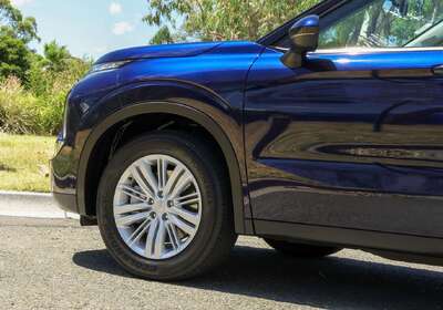 2024 Mitsubishi Outlander ES