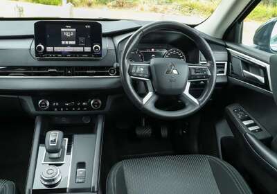 2024 Mitsubishi Outlander ES