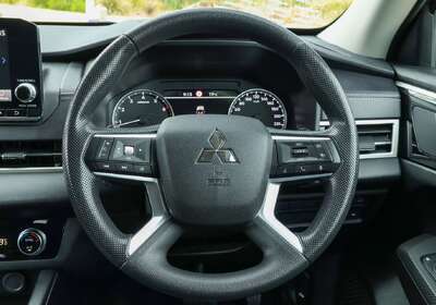 2024 Mitsubishi Outlander ES