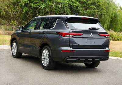 2024 Mitsubishi Outlander ES