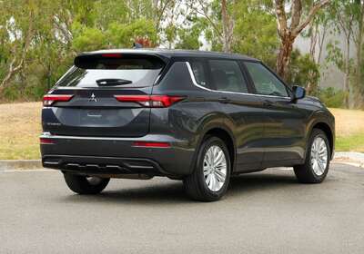 2024 Mitsubishi Outlander ES
