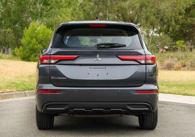 2024 Mitsubishi Outlander ES