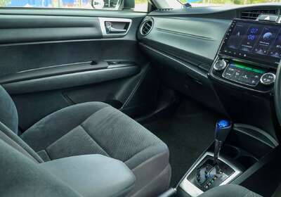 2014 Toyota Corolla Axio Hybrid NKE165 1.5L FWD