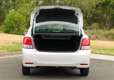 2014 Toyota Corolla Axio Hybrid NKE165 1.5L FWD